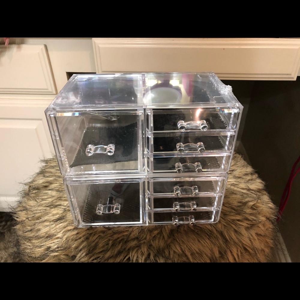 makeup/jewelry/accessories stand